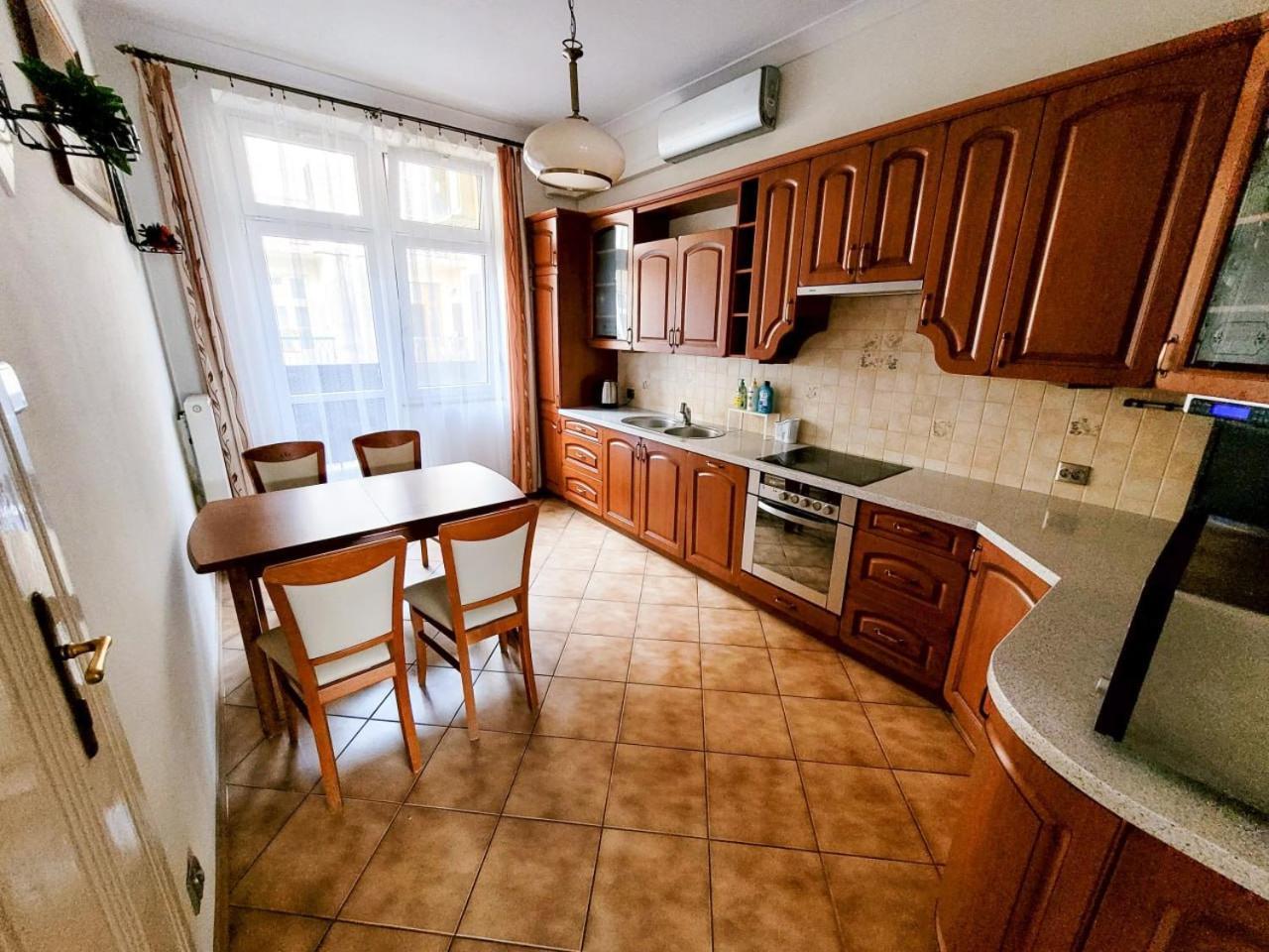 Wild Solutions Sauna Apartments Краків Екстер'єр фото